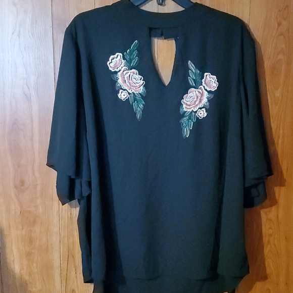 living doll Tops - 🖤Living Doll🖤embroidered top🖤